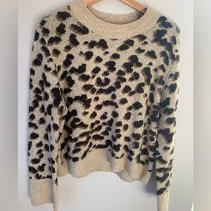 H&M Leopard Print Crewneck Sweater Size Medium